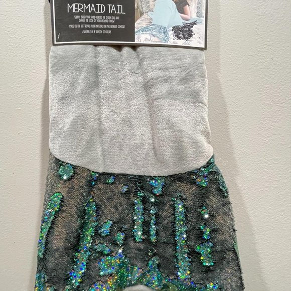 New Sparkle Grey Plush Mermaid Tail Throw - Picture 8 of 8